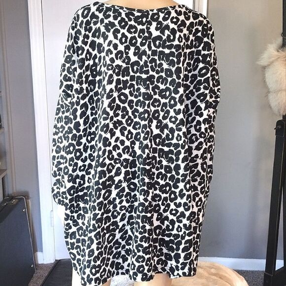 Ya Los Angeles Women's Size Large Leopard Print Long Sleeve Blouse Shirt, Top - Picture 2 of 14